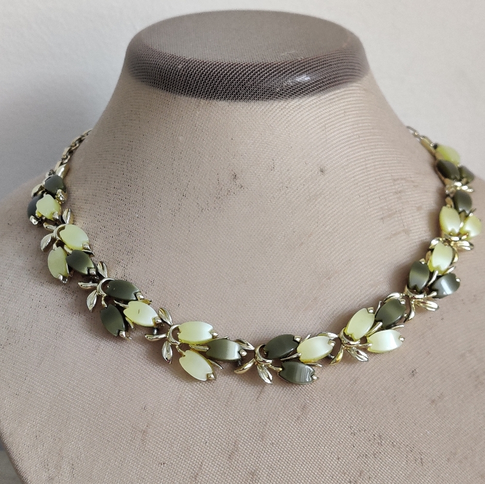 Vintage Coro Thermoset Lucite Leaves Necklace